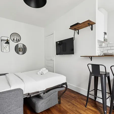Chic And Comfortable Studio Downtown