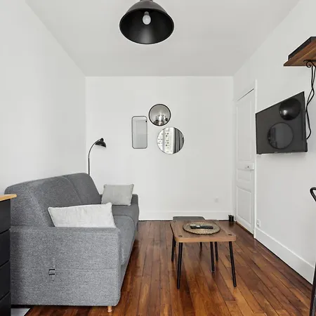 Chic And Comfortable Studio Downtown